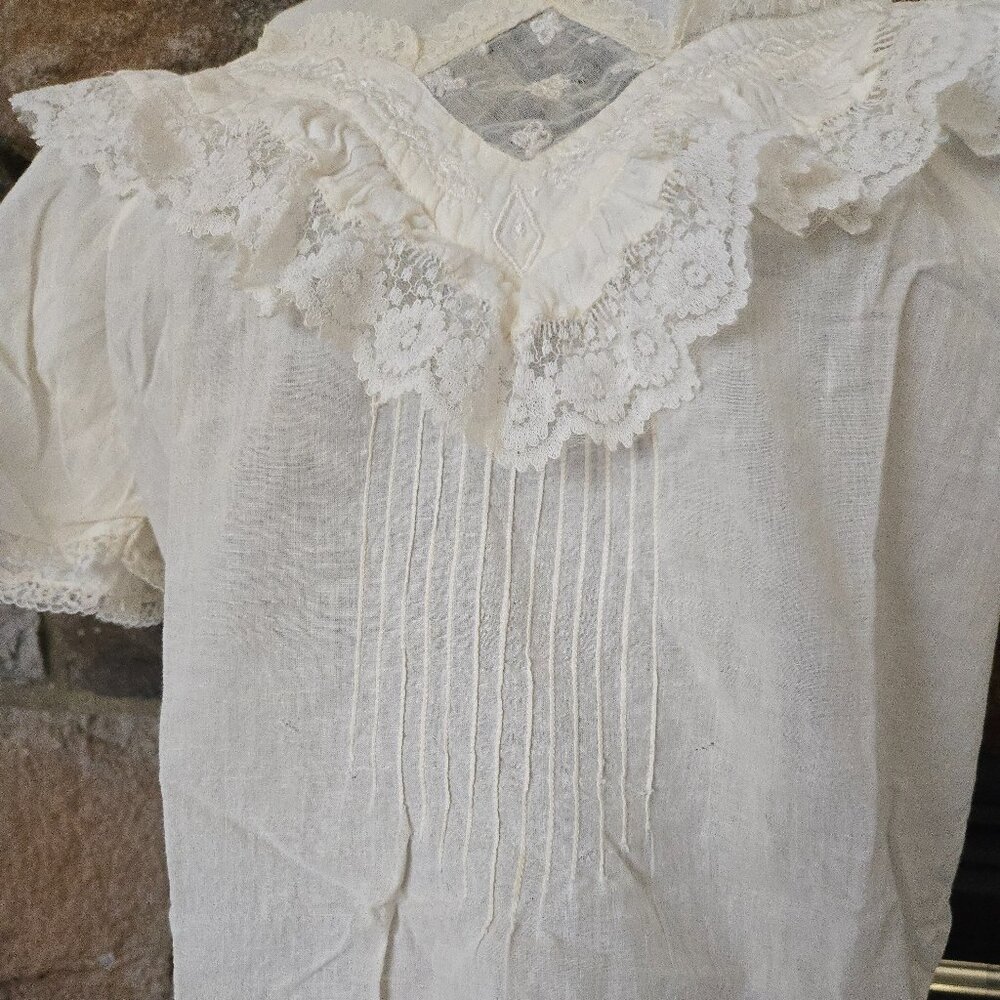 90's Antique Keyhole Blouse - Picture 6 of 16